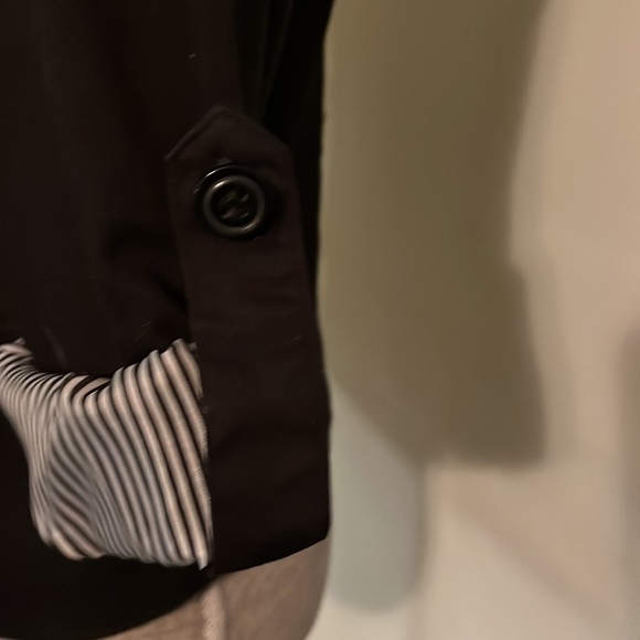 Agaci size Large cropped blazer in Size Large. Fully lined. - Picture 6 of 10